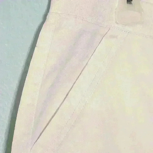 Karen Scott  long, white walking shorts with stretch waist and pockets size 10 - Picture 3 of 12